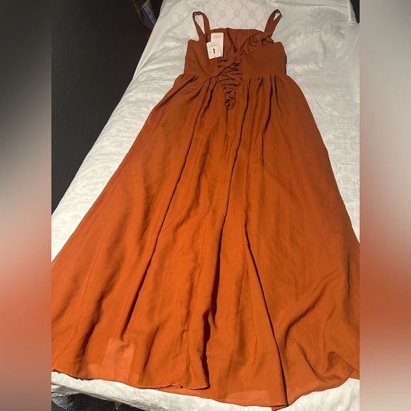 Elegant Orange Marrón Wedding Dress - Picture 2 of 16